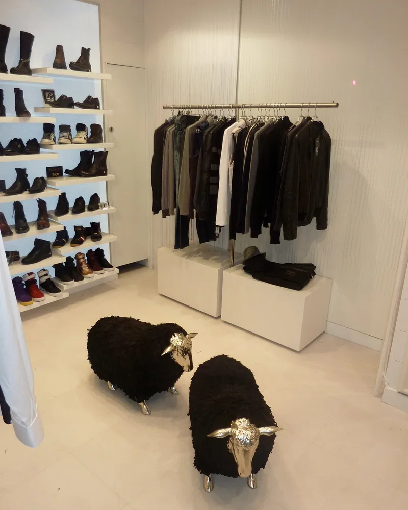 Boutique The One, Nice