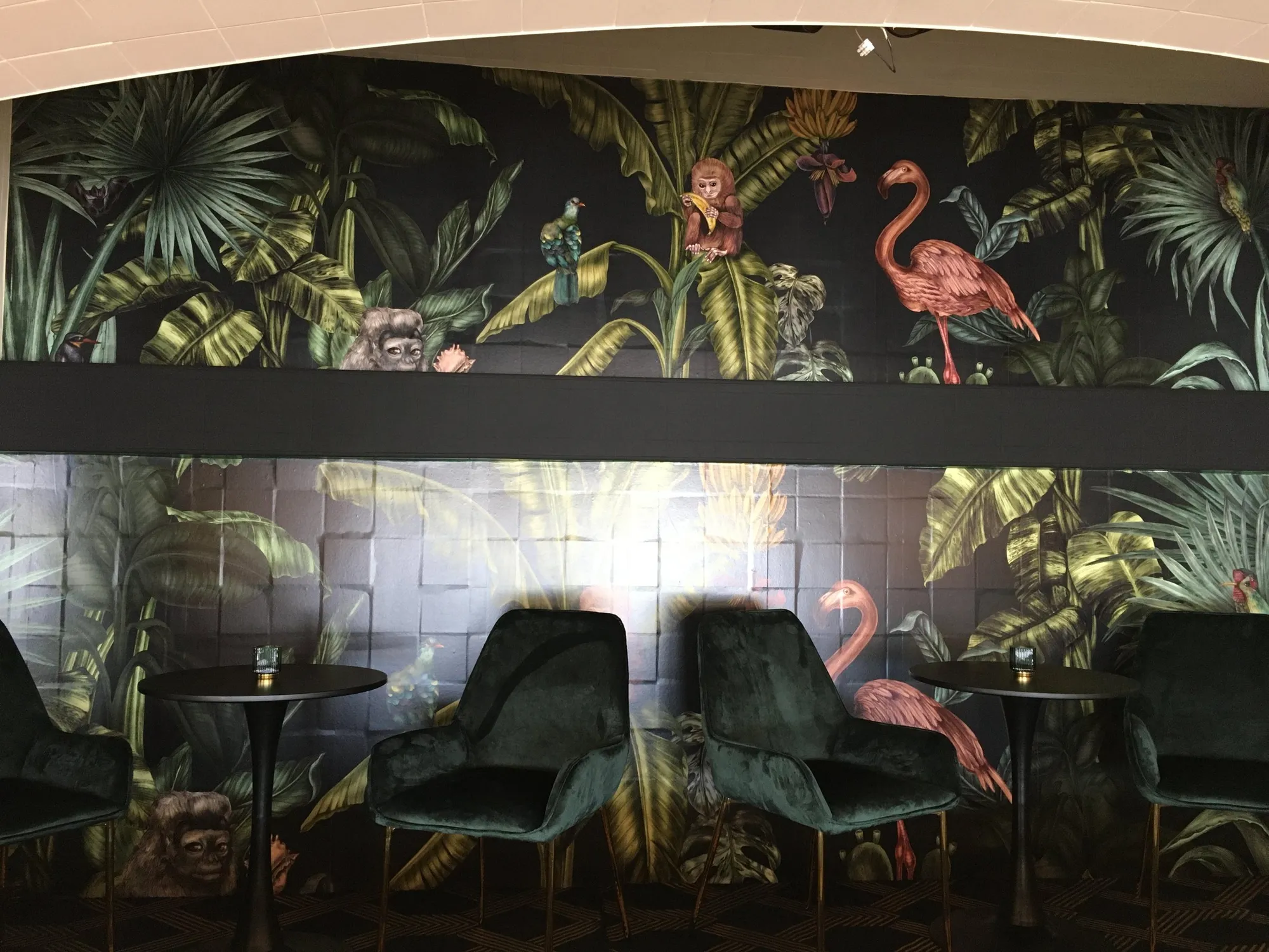 Après : Le mur du fond (Bolina Lounge)