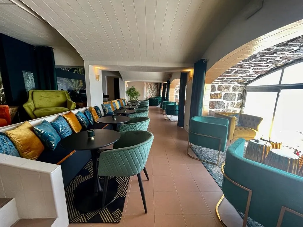 Après : La salle, sous la voûte (Bolina Lounge)